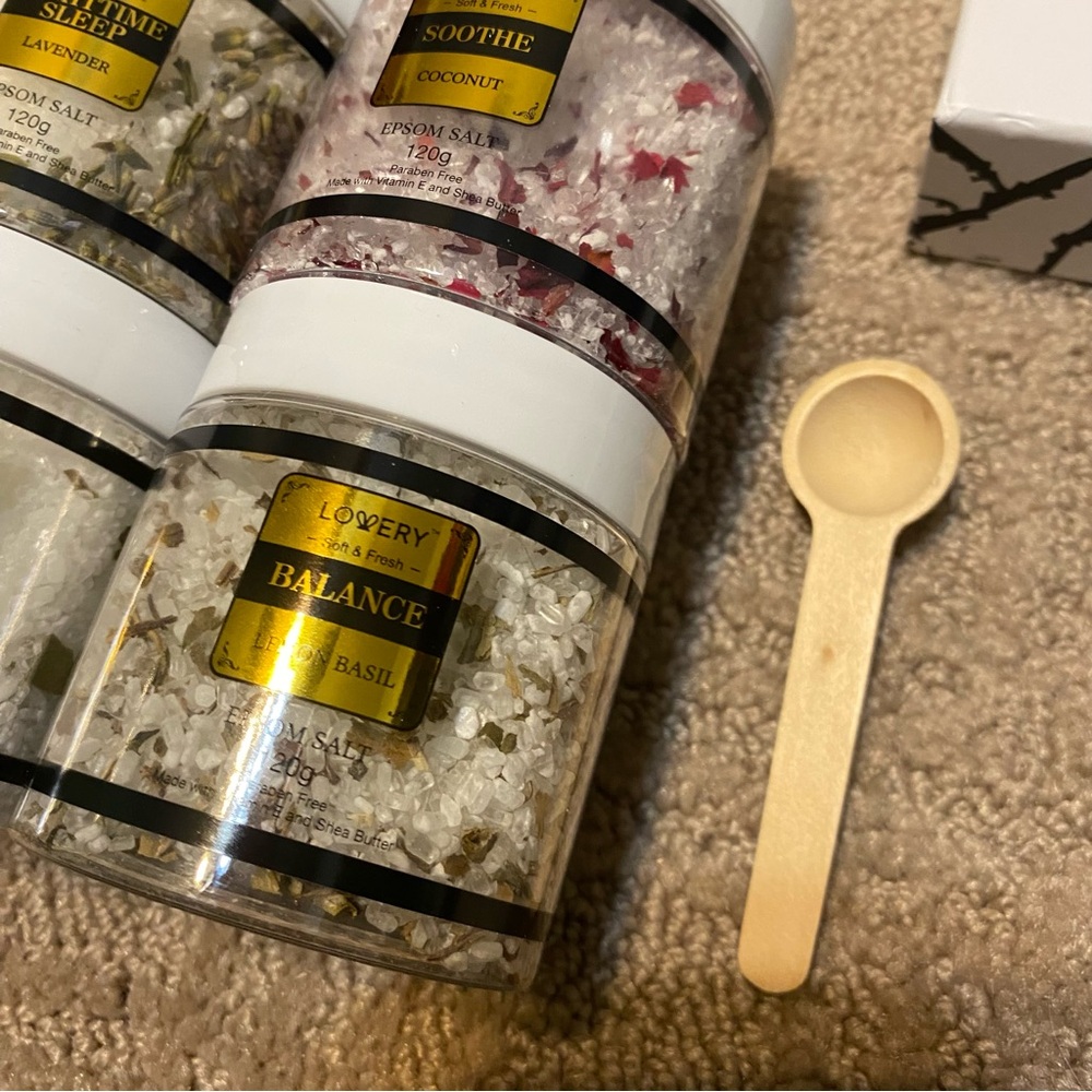 New {LOVERY} Epsom Salts Gift Set, 6 Scented Relaxing Spa Bath Soaks - Picture 10 of 16